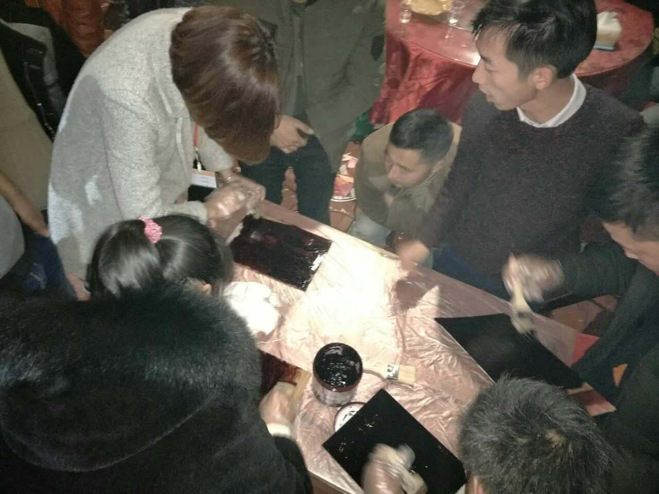 傳承工匠精神，數(shù)碼彩安徽阜南站工藝交流培訓(xùn)進行中
