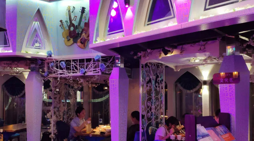 這座音樂(lè)餐吧，有一股誘惑靈魂的力量